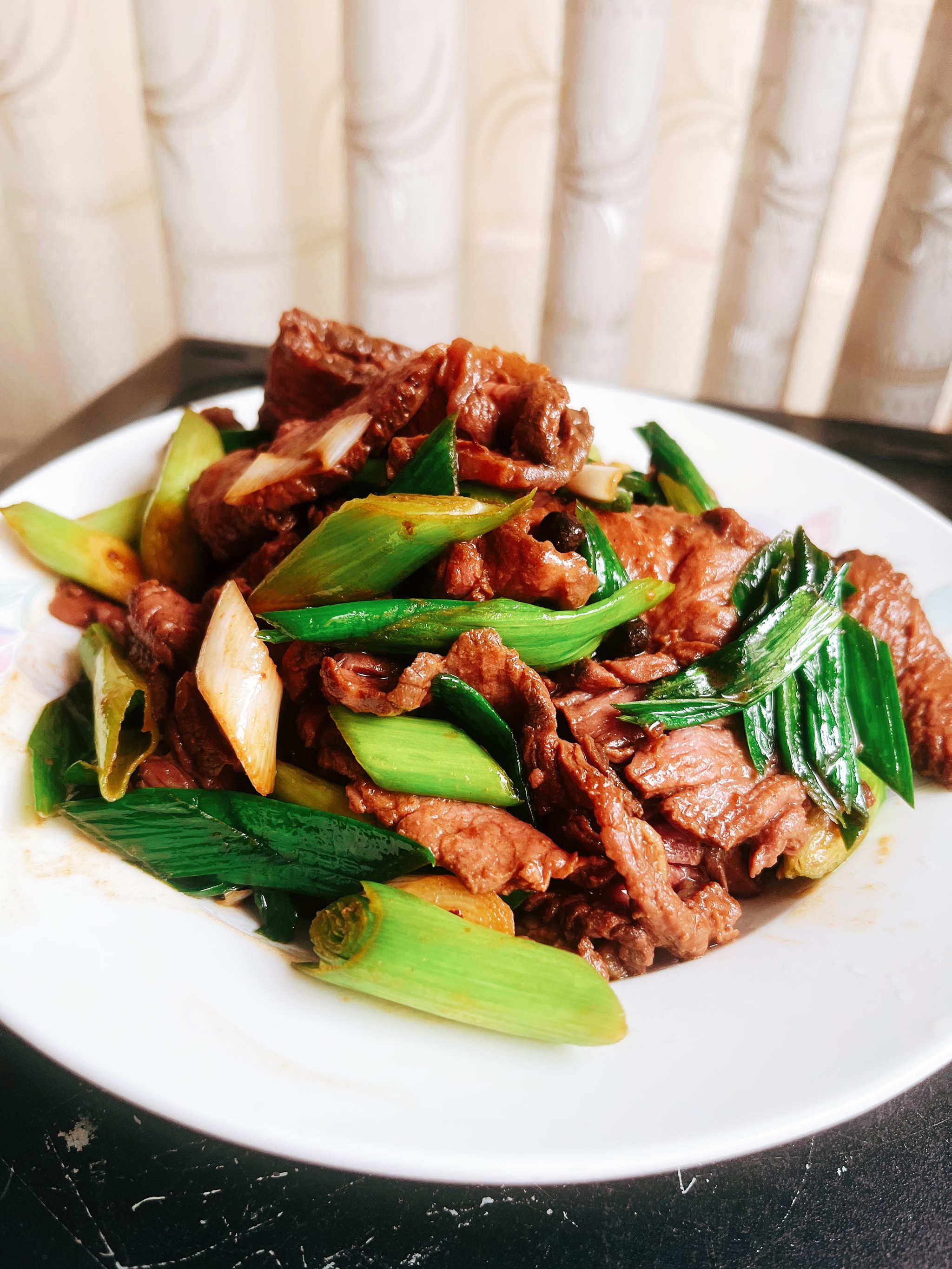 蒜苗炒牛肉的做法(蒜苗炒牛肉的做法视频)